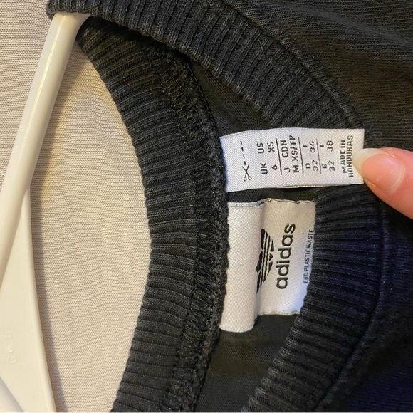 Adidas black short sleeve - Picture 2 of 2